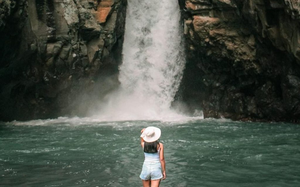 air terjun tembok barak