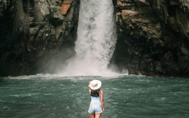 air terjun tembok barak