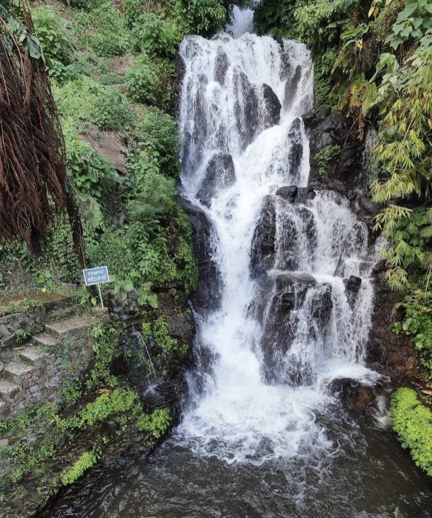 air terjun jembong ambengan